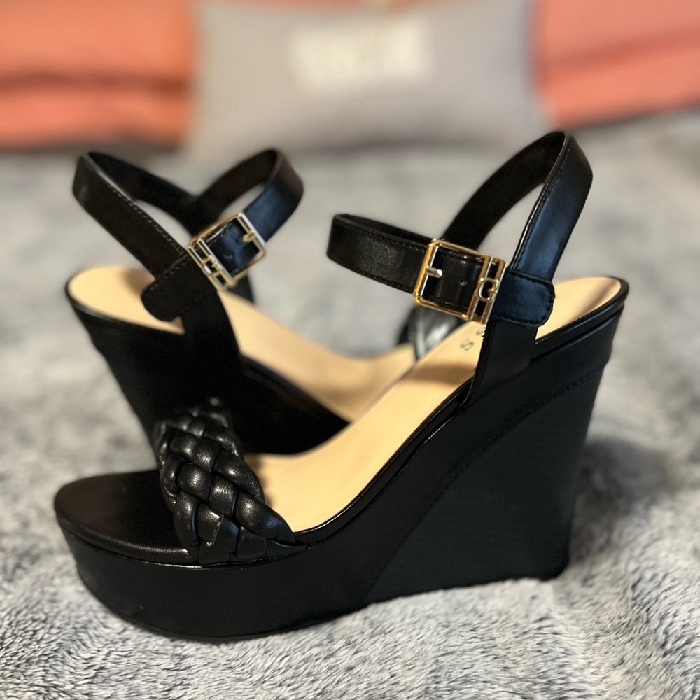 NWOT-Guess Wedges - Picture 4 of 14